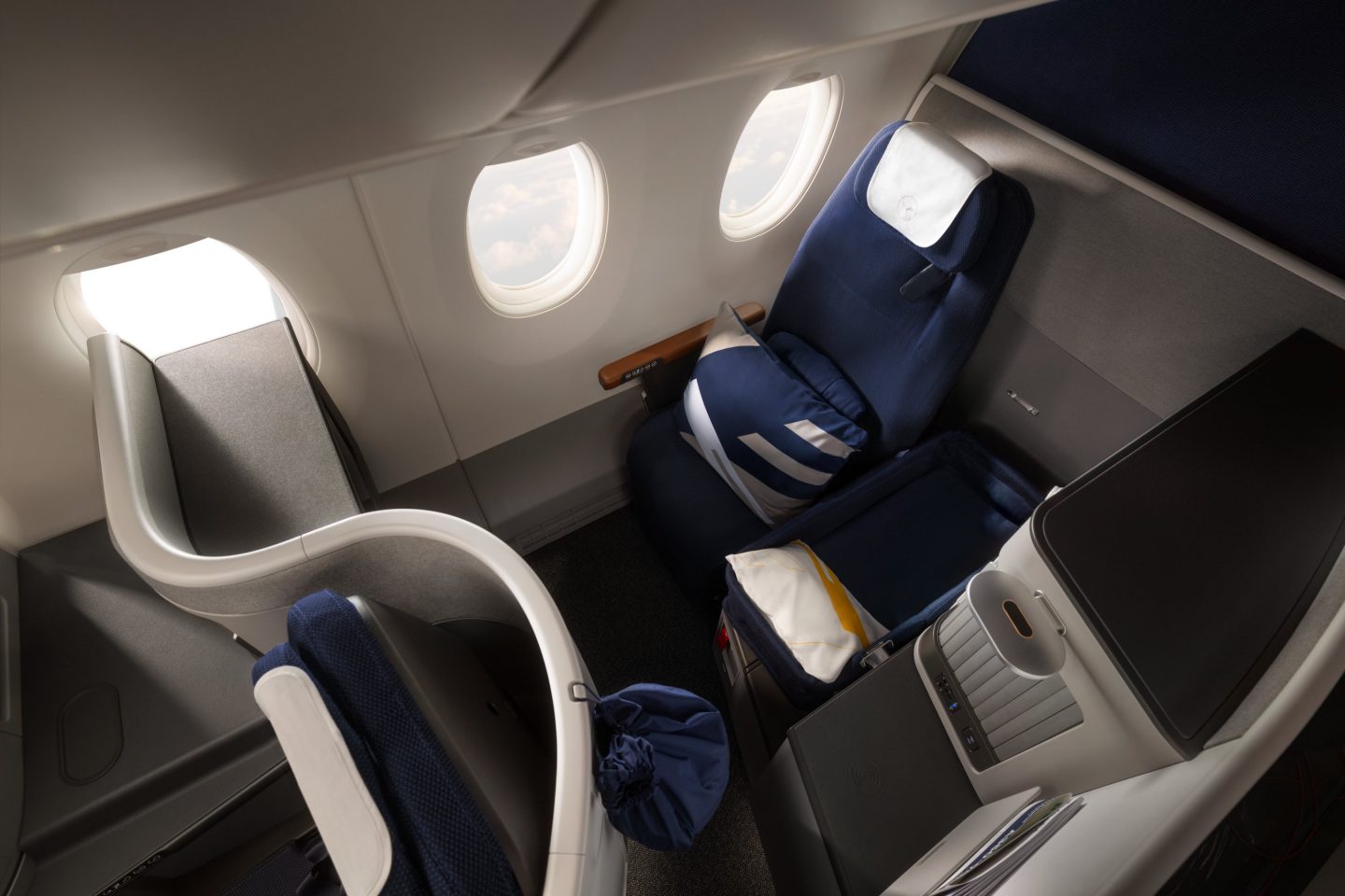 Lufthansa Allegris Business Class Privacy Seat with Baby Bassinet// Lufthansa Allegris Business Class Privacy Seat with Baby Bassinet.