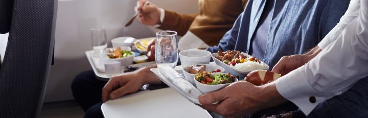 Premium Economy Class – food and beverages | Lufthansa